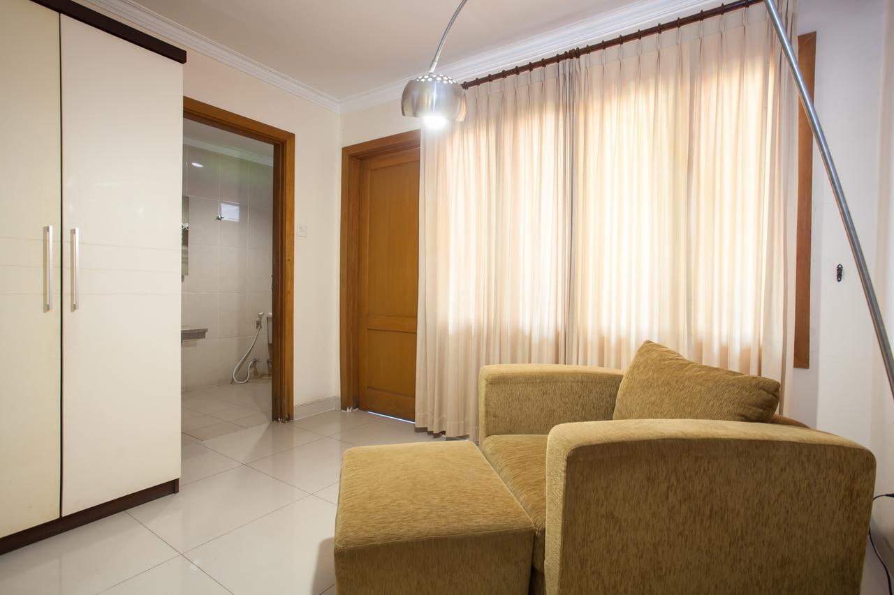 Reddoorz Premium @ Raya Nginden Hotel Wonocolo Exterior photo