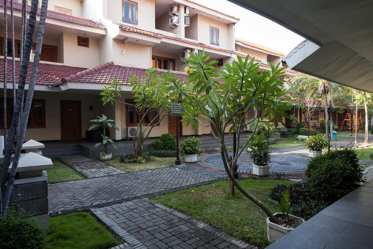Reddoorz Premium @ Raya Nginden Hotel Wonocolo Exterior photo